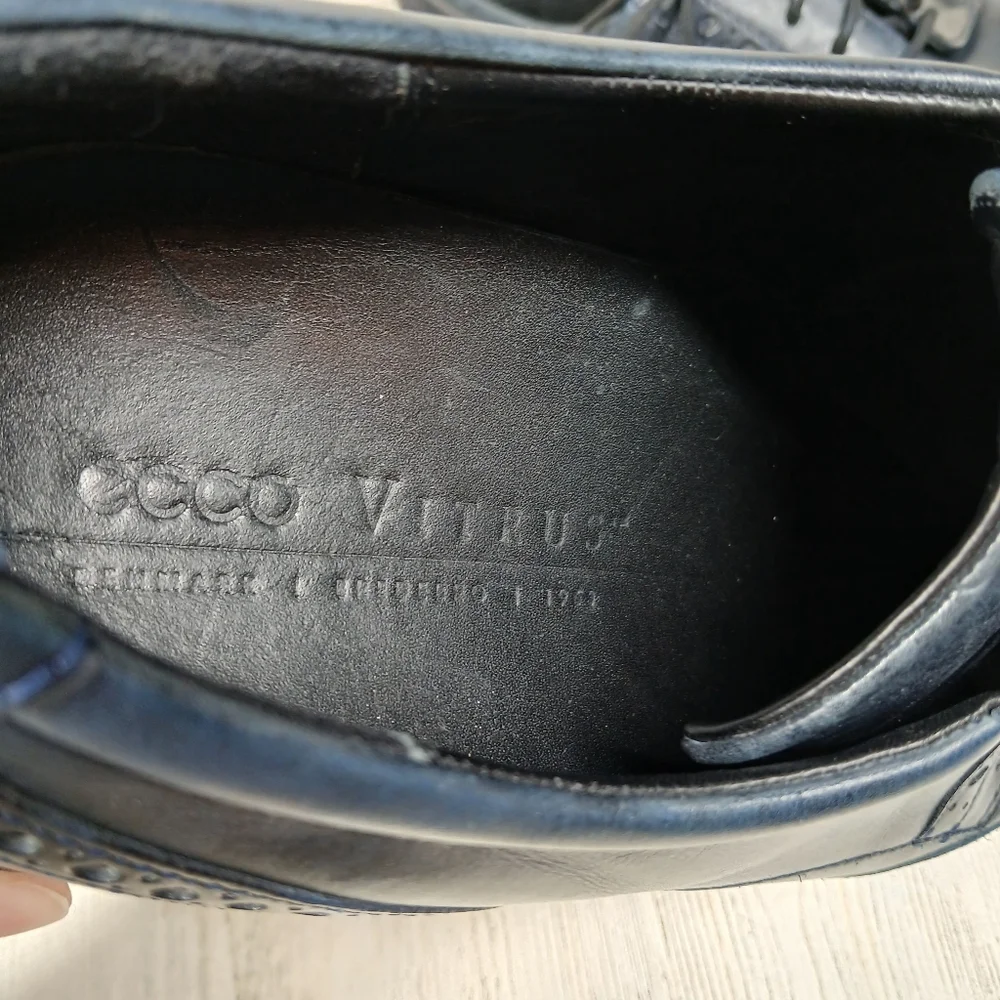 Ecco Shoes‎ Men's 9 Navy Blue Leather Wingtip Oxford Dress Brogue Detail